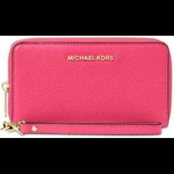 Michael Kors Handbags - 🌺CLEARANCE🌺MICHAEL KORS WRISTLET🌺